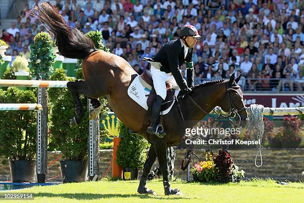Eric Lamaze of Canada rides on Hickstead and celebrates his victory of the Rolex Grand Prix Jumping competition of the CHIO on July 18, 2010 in...