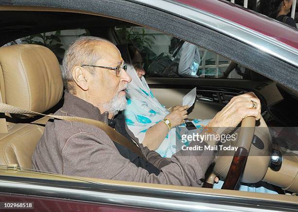 Veteran actor Shammi Kapoor with wife Neela Devi arrives at the graduation day of the Whistling Woods International in Mumbai on July 17, 2010.