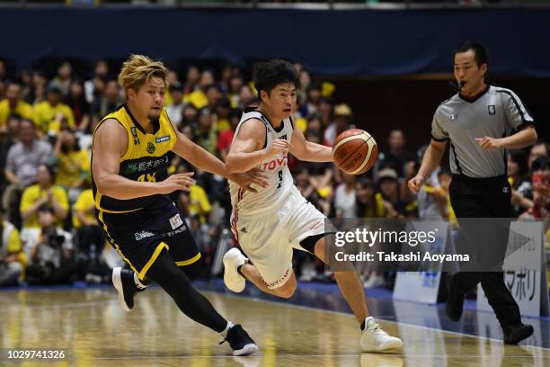 Seiya Ando of Alvark Tokyo drives to the basket during the B.League Early Cup Kanto final between Tochigi and Alvark Tokyo at Brex Arena on September...