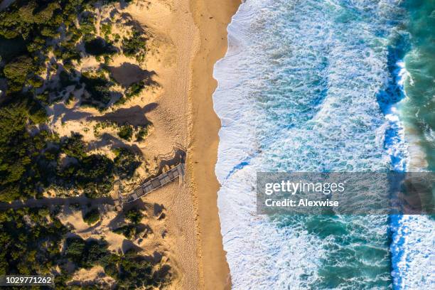 antenne-strand steg - mornington peninsula stock-fotos und bilder