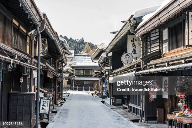 takayama lonely street in winter - 高山 ストックフォトと画像