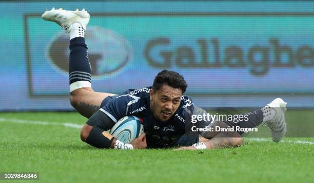 Denny Solomona of Sale Sharks dives over for their second try during the Gallagher Premiership Rugby match between Sale Sharks and Worcester Warriors...