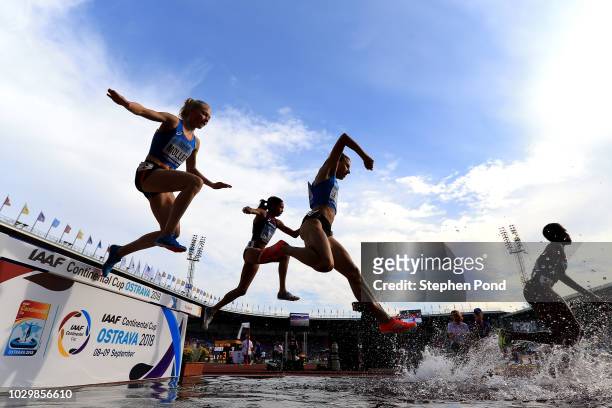 Anna Emilie Moller of Team Europe, Aisha Praught of Team Americas and Ophelie Claude-Boxberger of Team Europe compete in the Womens 3000 Metres...