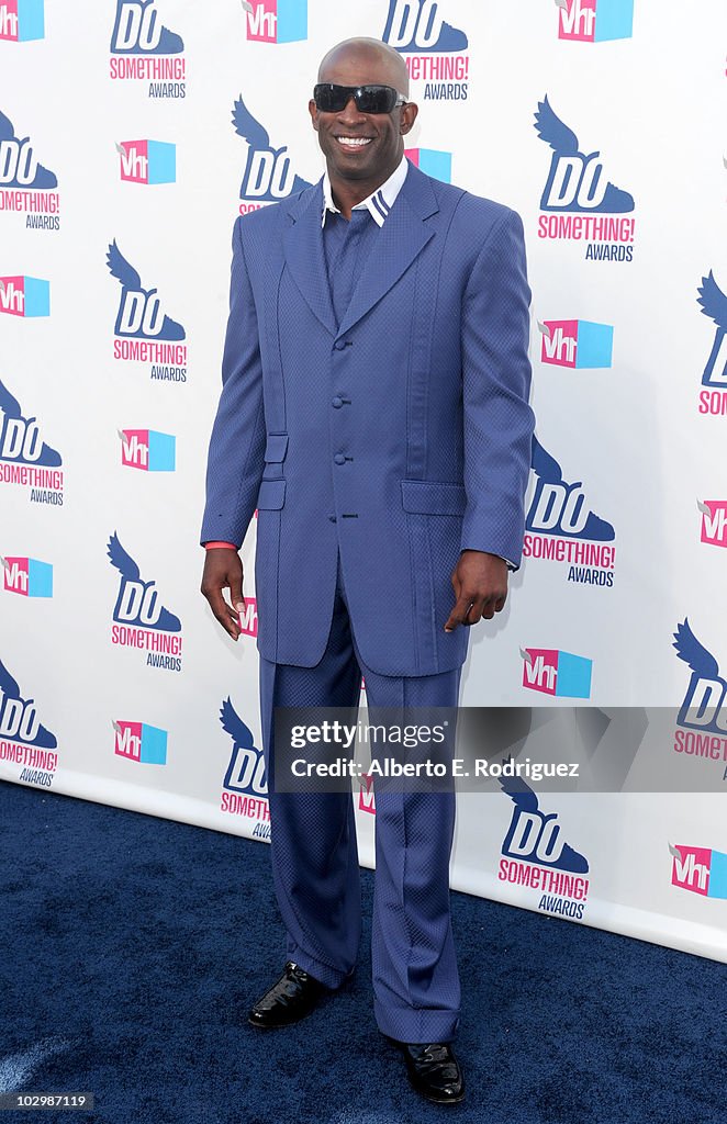 2010 VH1 Do Something Awards - Arrivals