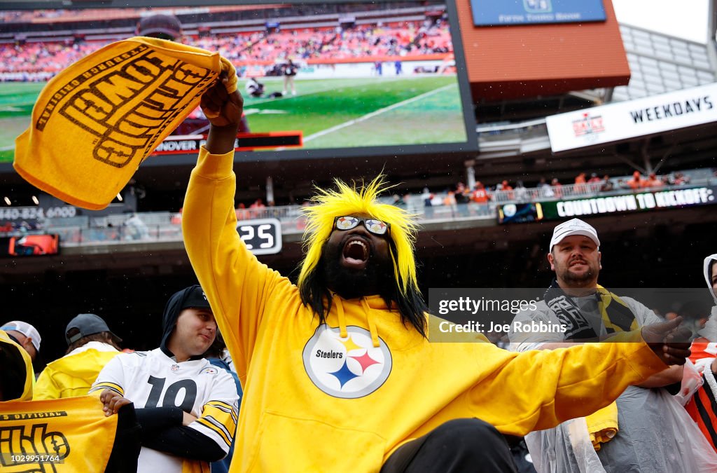 Pittsburgh Steelers v Cleveland Browns