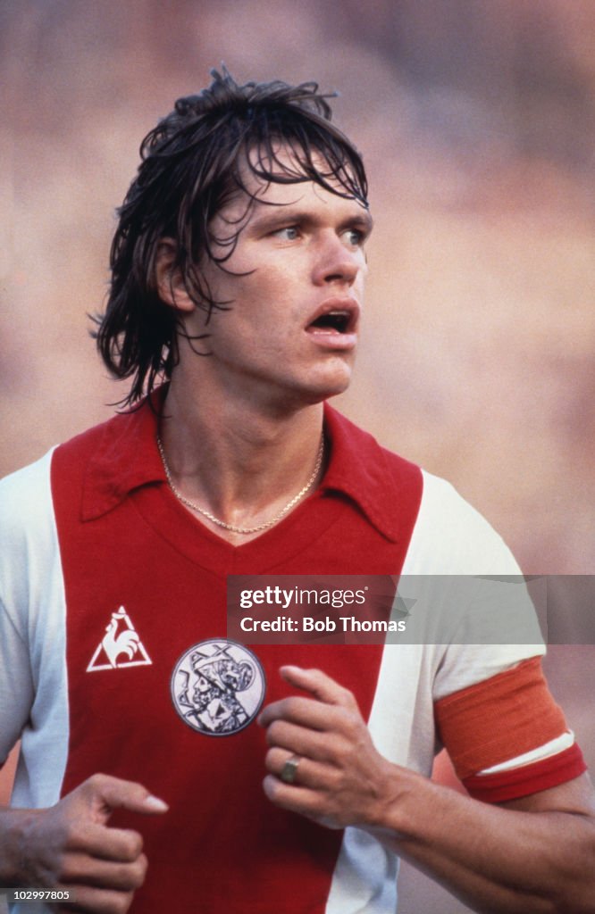 Danish Footballer Frank Arnesen Of AFC Ajax Circa 1980 News Photo danish-footballer-frank-arnesen-of-afc-ajax-circa-1980-news-photo