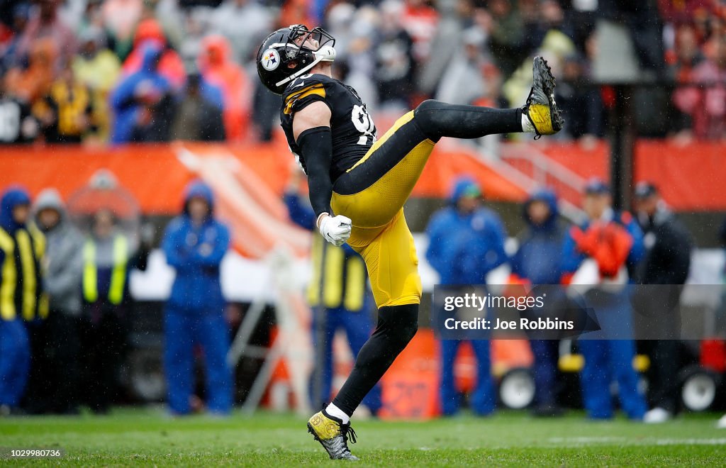 Pittsburgh Steelers v Cleveland Browns