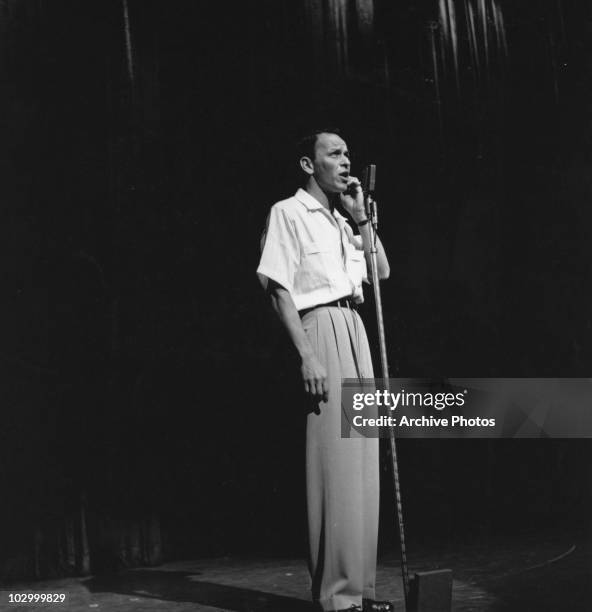 Filet Sinatra 5,075 The Frank Sinatra Show Stock Photos, High-Res Pictures, and ...
