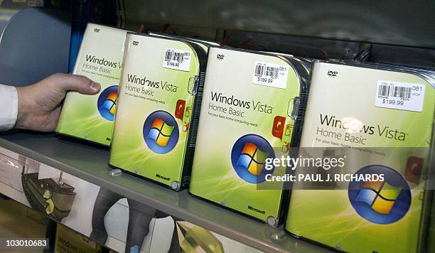 Windows 2007 Os Windows Operating System Photos and Premium High Res Pictures - Getty ...