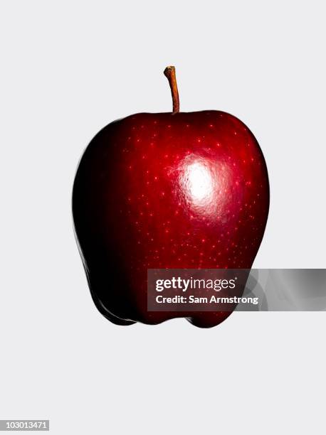 washington red delicious apple - red delicious stockfoto's en -beelden