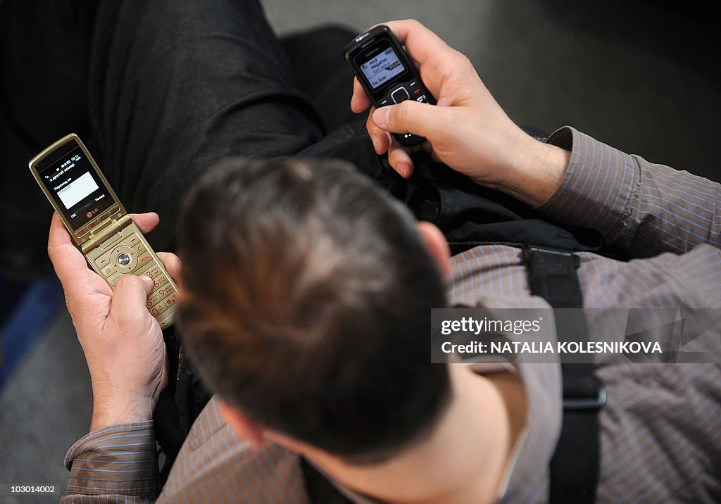 A Russian man transmits SMS messages sim