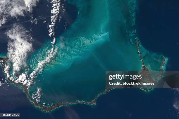 the bahamas' lengthy narrow eleuthra island. - bahamas aerial bildbanksfoton och bilder