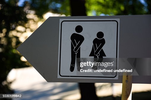 A sign to the toilet A sign to the toilet
