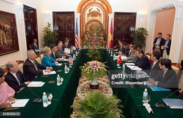 Hillary Clinton, U.S. Secretary of state, fourth from left, attends a meeting with Pham Gia Khiem, Vietnam's foreign minister, third from right, at...