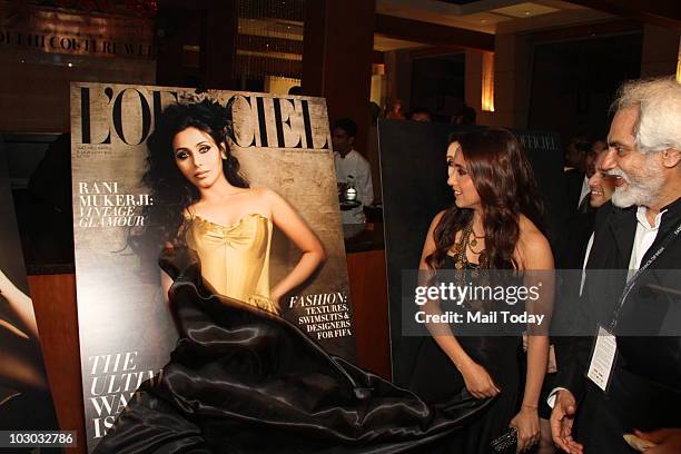 Rani Mukherjee unveils the cover of a magazine with FDCI president Sunil Sethi at Day I of the Delhi Couture Week on July 20, 2010.
