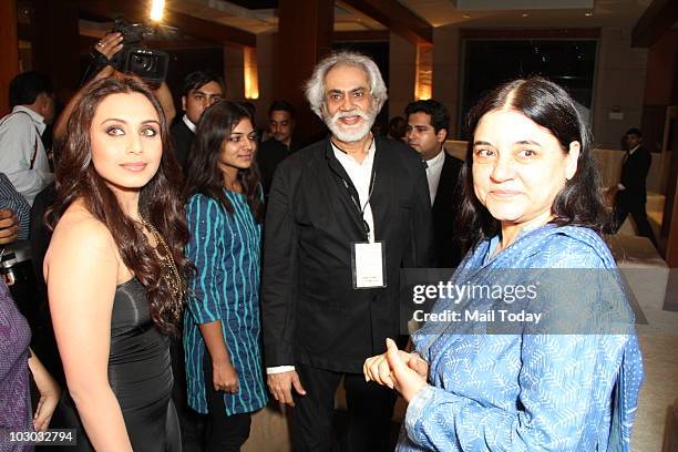 Rani Mukherjee and Maneka Gandhi with FDCI President Sunil Sethi at Day I of the Delhi Couture Week on July 20, 2010.