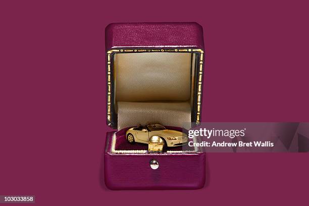 model car inside an open pink jewellery box - portagioie foto e immagini stock