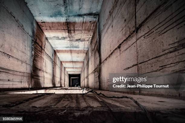 vertigo - abandoned elevator shaft - lift shaft stock pictures, royalty-free photos & images