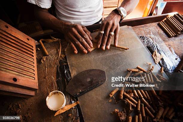 la leyenda del cigarro cigar factory - cigar photos et images de collection