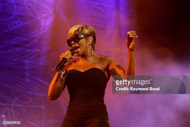 Singer Mary J. Blige performs at the First Midwest Bank Amphitheatre during Lilith Fair 2010 in Tinley Park, Illinois on July 17, 2010.