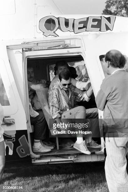 Singer Freddie Mercury of British rock band Queen arrives at the Knebworth Festival by helicopter, 9th August 1986.