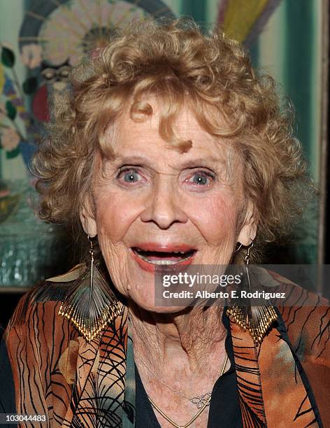 357 photos et images de Actress Gloria Stuart - Getty Images