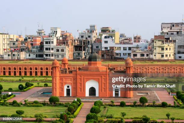 tomb of pori bibi inside lalbagh fort; dhaka, bangladesh - old dhaka stock pictures, royalty-free photos & images