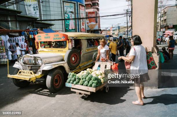 jeepney in manila, filippijnen - old manila stockfoto's en -beelden
