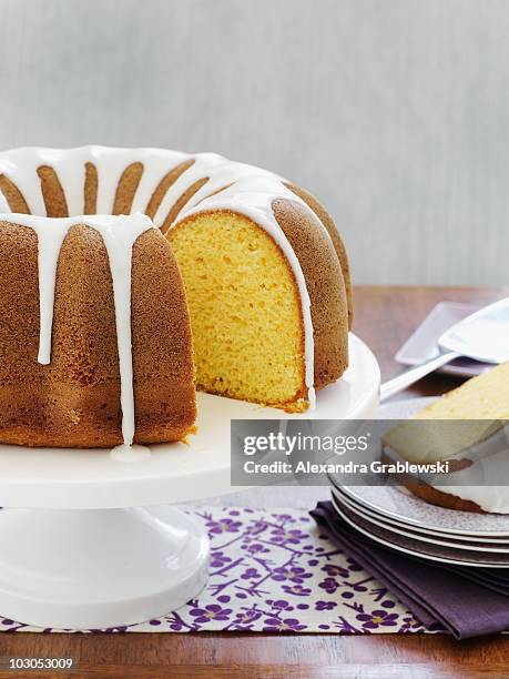 iced bundt cake - bundt cake stock pictures, royalty-free photos & images