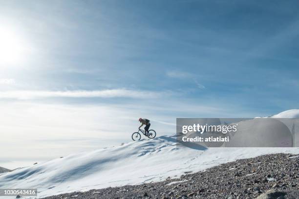 snow biking - mountain biker stock pictures, royalty-free photos & images