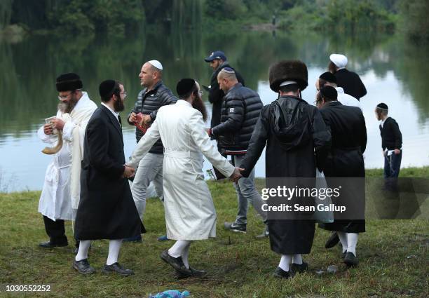 Hasidic Ritual Tashlikh Photos and Premium High Res Pictures - Getty Images