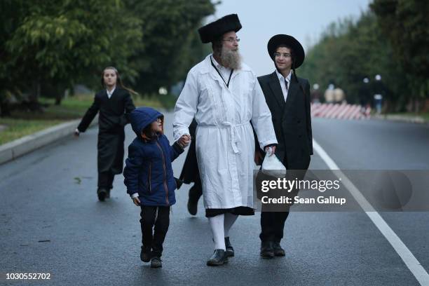 Hasidic Ritual Umanka (River) Photos and Premium High Res Pictures - Getty Images
