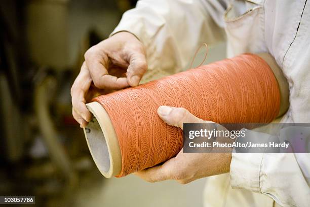 recyclable composite textile fabrication department of factory, worker performing quality control on thread - industrie textile photos et images de collection