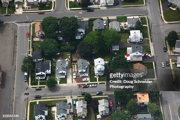 working class neighborhood aerial - edison nova jersey - fotografias e filmes do acervo
