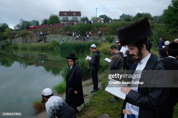 Hasidic Ritual Tashlikh Photos and Premium High Res Pictures - Getty Images
