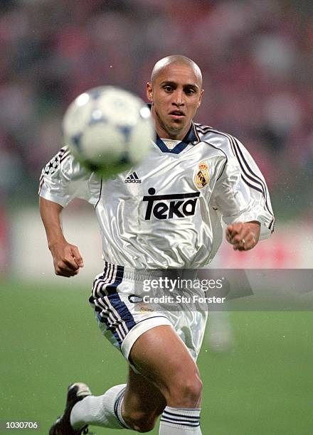 Roberto Carlos of Real Madrid on the ball during the UEFA Champions League semi-final second leg match against Bayern Munich at the Olympiastadion in...