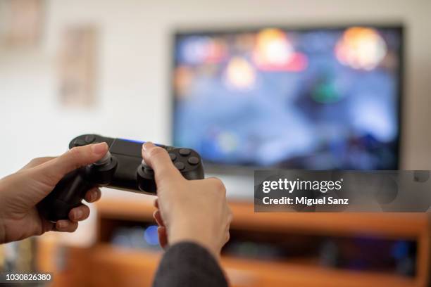 videogames joystick - smart tv imagens e fotografias de stock