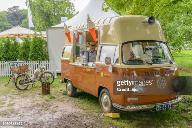 volkswagen transporter ice cream van - sjoerd van der wal or sjo imagens e fotografias de stock