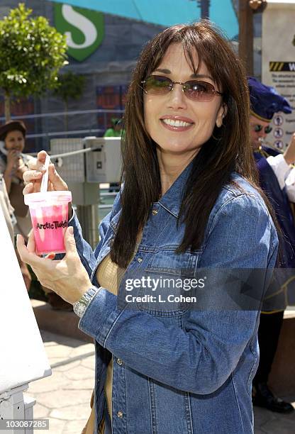 Stepfanie Kramer grabbing a Arctic Twister Treat at the"Shrek 4-D " premiere