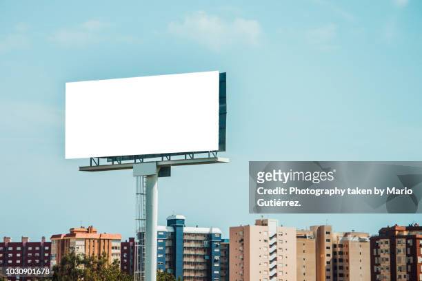 tall billboard at city - billboard highway stock pictures, royalty-free photos & images