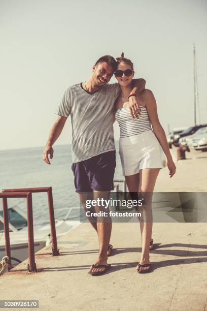 happy couple walking along the shore - 18 23 months stock pictures, royalty-free photos & images