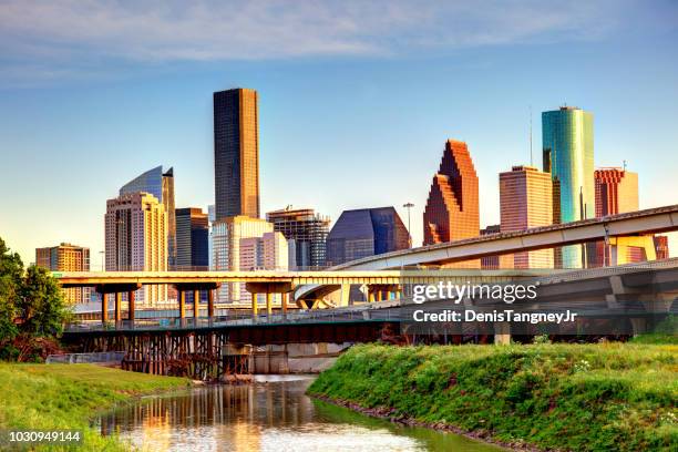 downtown houston texas skyline - houston skyline stockfoto's en -beelden