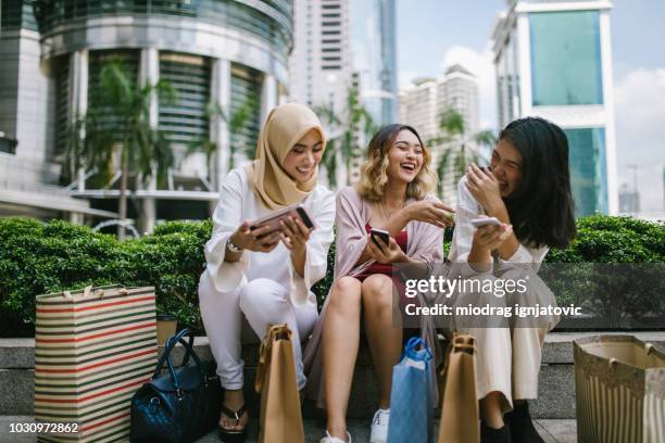 sala de estar la vida - malasia fotografías e imágenes de stock