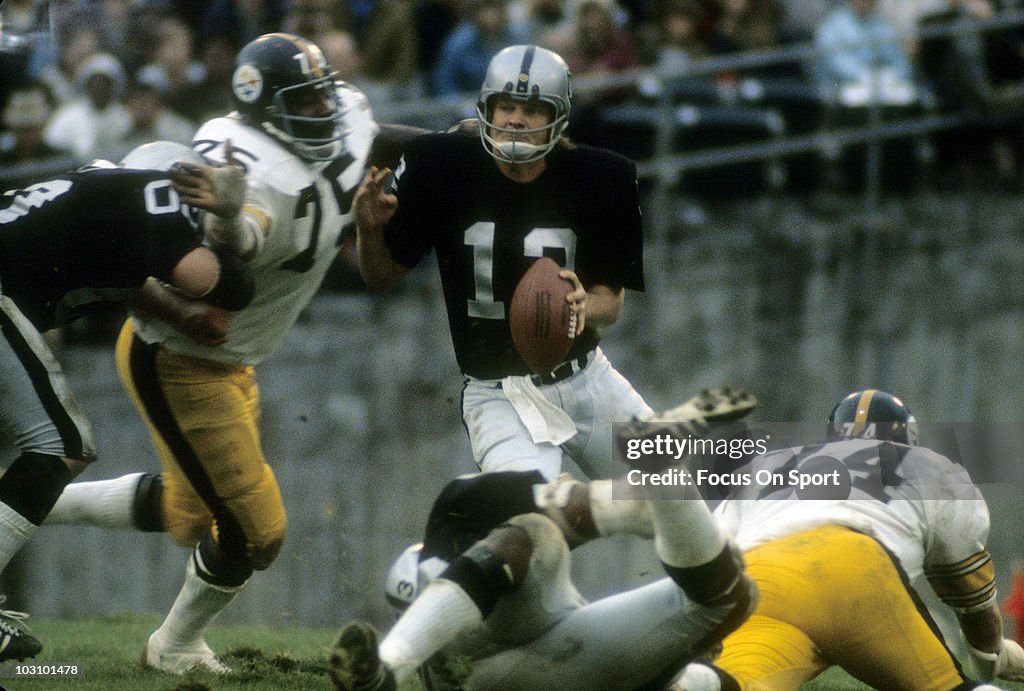 Pittsburgh Steelers v Oakland Raiders