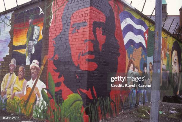 Republican mural painted with a portrait of Che Guevara and depicting Bobby Sands' days in captivity in a neighbourhood in west Belfast, Northern...