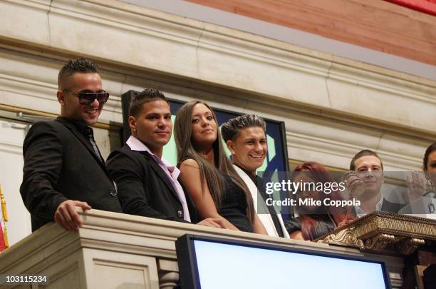 Mike "the Situation" Sorrentino, Ronnie Ortiz-Magro, Sammi Giancola, Paul "Pauly D" DelVecchio, Nicole "Snooki" Polizzi, and Vinny Guadagnino ring...