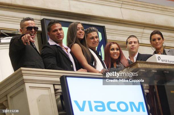 Mike "the Situation" Sorrentino, Ronnie Ortiz-Magro, Sammi Giancola, Paul "Pauly D" DelVecchio, Nicole "Snooki" Polizzi, Vinny Guadagnino, and Jenni...