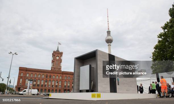 September 2018, Berlin: A prototype of the new city toilet is available at a press event not far from the Red Town Hall. Wall GmbH will build the new...