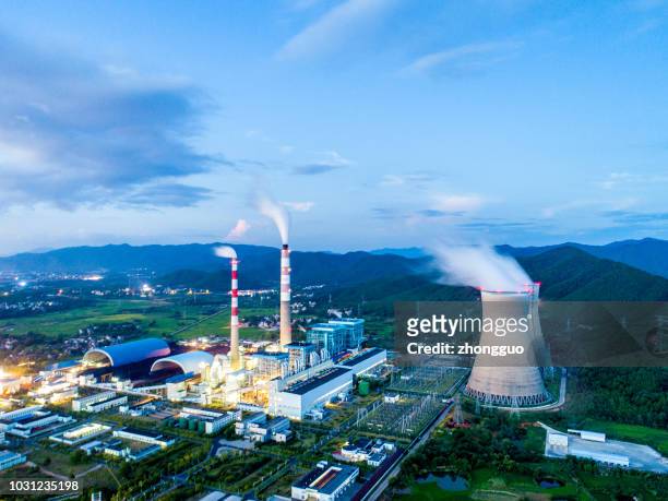 火力発電所の夜景 - geothermal power station ストックフォトと画像