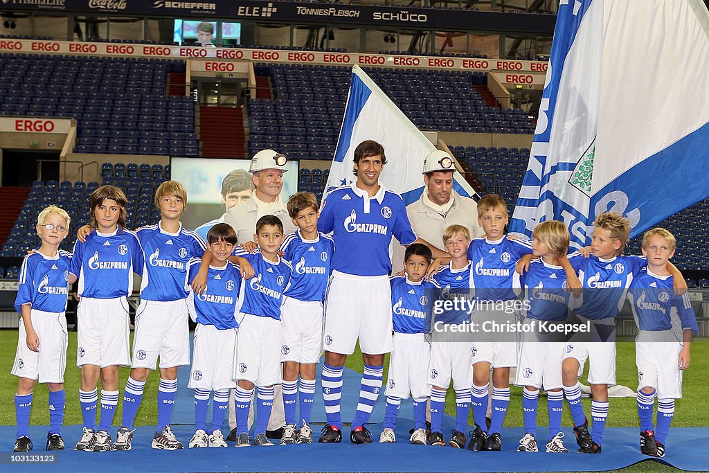 FC Schalke 04 Presents Raul Gonzalez As New Player